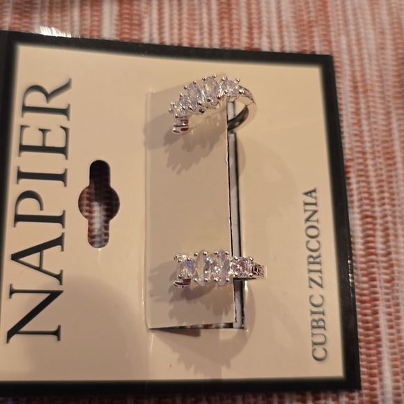 NAPIER BRAND WOMENS FASHION JEWELRY PIERCED EARRINGS BUNDLE OF 6 PAIRS - Picture 3 of 12